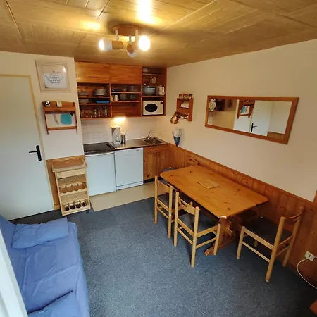 Apartment 2 Pieces Cabine, 200m Pistes, 6 Pers, Balcon - Fr-1-557a-53 *